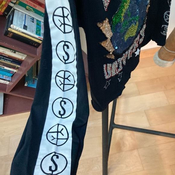 DISCOUNT UNIVERSE THE EMBELLISHED WORLD IS YOURS TEE - Picture 6 of 6